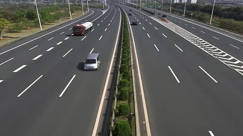असम ने गुवाहाटी-सिलचर एक्सप्रेसवे और प्रमुख बुनियादी ढांचा योजनाओं सहित ₹1 लाख करोड़ की परियोजनाओं पर प्रधानमंत्री की मंजूरी के लिए दबाव बनाया