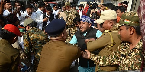मृदुल इस्लाम की मौत पर राज्यव्यापी विरोध प्रदर्शन के दौरान एपीसीसी अध्यक्ष भूपेन बोरा, रिपुन बोरा, अन्य कांग्रेस नेता हिरासत में लिए गए