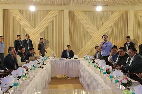 असम: मुख्यमंत्री हिमंत बिस्वा सरमा, उनके मंत्रिमंडल ने जागीरोड में सेमीकंडक्टर परियोजना की समीक्षा की
