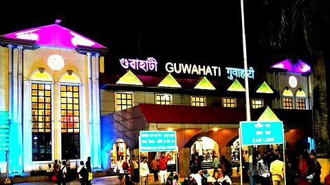 गुवाहाटी: रेलवे सुरक्षा बल ने अवध असम एक्सप्रेस ट्रेन से एक अपराधी को पकड़ा