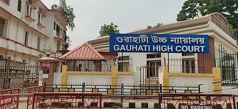 गुवाहाटी हाईकोर्ट ने एपीएससी के जरिए भर्ती हुए 18 राज्य सरकार के अधिकारियों के निलंबन पर रोक लगाई