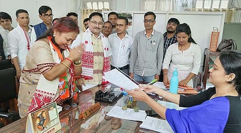 असम: दरंग में भाजपा के दो उम्मीदवारों ने नामांकन दाखिल किया
