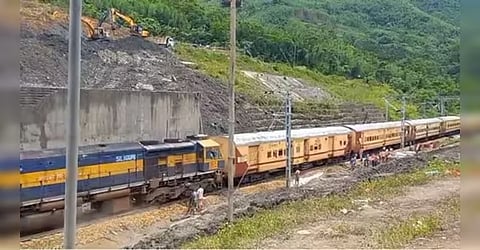 सप्ताह भर की बाधा के बाद पूर्वोत्तर के कुछ हिस्सों में रेल सेवाएँ फिर से शुरू हुईं