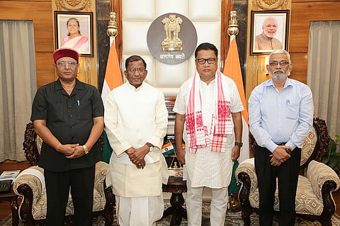 गुवाहाटी: रनोज पेगु ने असम के राज्यपाल को विभाग के रोडमैप से अवगत कराया