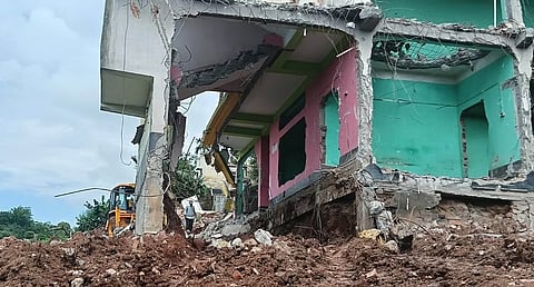 रेलवे की जमीन वापस लेने के लिए एनएफआर ने गुवाहाटी में 17 अवैध निर्माणों को हटाया