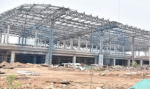 असम में केंद्रीय बुनियादी ढांचा परियोजनाओं में देरी से नुकसान