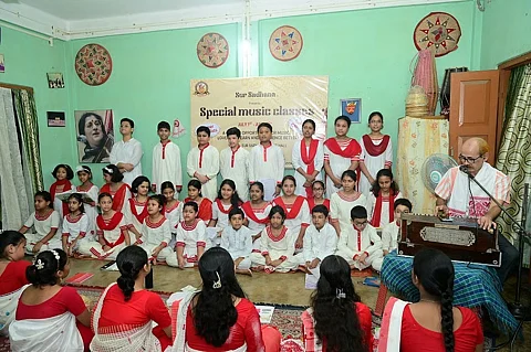 सुर साधना द्वारा 15 दिवसीय सांस्कृतिक ग्रीष्मकालीन शिविर का नगाँव में समापन