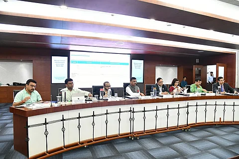असम: दिसपुर ने बैंकों से सितंबर 2025 तक सभी खातों का 100% डिजिटलीकरण सुनिश्चित करने को कहा