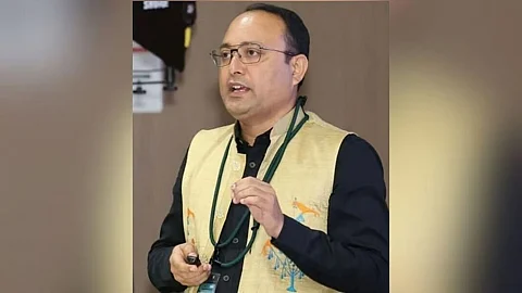 डॉ. सुरजीत गिरि ने जनता के भारी समर्थन के बाद इस्तीफा वापस लेने पर सहमति जताई