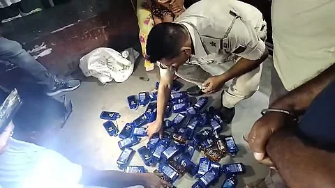 बजाली में देर रात पुलिस की छापेमारी में अवैध शराब रैकेट का पर्दाफाश, लोगों में आक्रोश