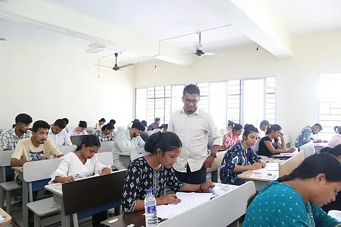 असम: गुवाहाटी विश्वविद्यालय विधि प्रवेश परीक्षा में 1,200 से अधिक अभ्यर्थी शामिल हुए