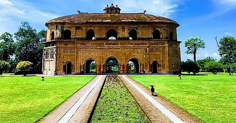 भारतीय पुरातत्व सर्वेक्षण (एएसआई) ने रंग घर वाले व्हिस्की विज्ञापन के खिलाफ कार्रवाई की