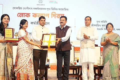 गुवाहाटी: मंत्री रंजीत कुमार दास ने लोक कल्याण दिवस पर पुरस्कार दिये