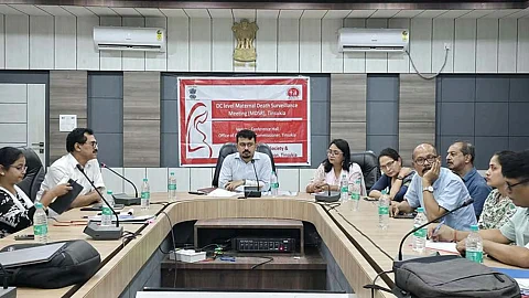 तिनसुकिया जिला आयुक्त स्वप्निल पॉल ने मातृ मृत्यु दर से निपटने के लिए बैठक की अध्यक्षता की