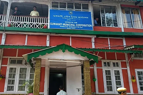 गुवाहाटी नगर निगम (जीएमसी) ने कचरा प्रबंधन और पूजा की तैयारियों पर बैठक आयोजित की