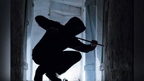 नाज़िरा में सांस्कृतिक कार्यकर्ता के घर से सोना और नकदी चोरी
