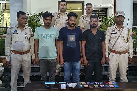 वशिष्ठ पुलिस ने ‘जामताड़ा-जोराबाट’ एटीएम धोखाधड़ी रैकेट का भंडाफोड़ किया