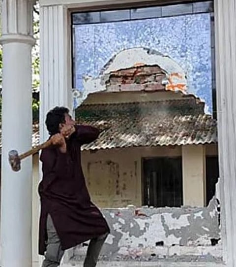 ढाका आतंकवाद को बढ़ावा: हूजी, आईएसआई की गतिविधियाँ और जमात का समर्थन भारत के लिए चिंता का विषय