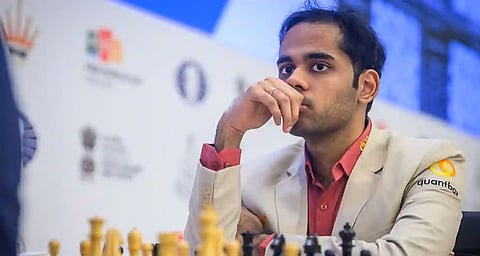 वी प्रणव और जीएम अर्जुन एरिगैसी ने काले मोहरे से जीत हासिल की एफआईडीई वर्ल्ड कप 2025 में