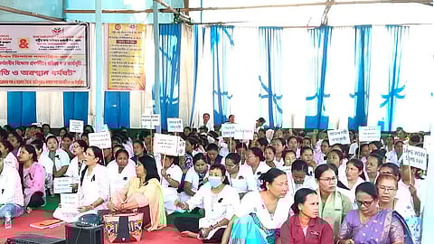 तीन दिवसीय धरना समाप्त ; एनएचएम मोरीगाँव के कर्मचारियों द्वारा समान वेतन और नौकरी सुरक्षा की माँग