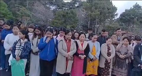 मेघालय: नेहू छात्रों ने घायल छात्राओं के लिए सामूहिक प्रार्थना की