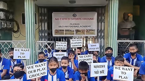 सिलचर फुटबॉल अकादमी के प्रशिक्षुओं ने प्रशिक्षण मैदान को मेला मैदान में बदलने का विरोध किया