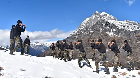 भारतीय सेना ने उत्तरी क्षेत्र में 14,000 फीट से अधिक ऊँचाई पर उच्च-तुंगता एएमएआर युद्ध प्रशिक्षण लॉन्च किया