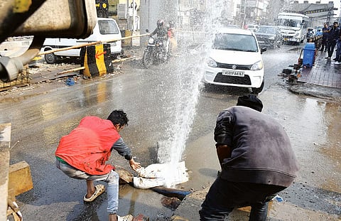 गुवाहाटी: पानी की पाइपलाइन में बड़े रिसाव से सिलपुखुरी इलाके में बाढ़