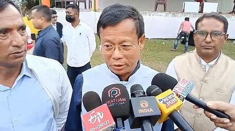 विधायक भुबन गाम का कहना है, "माजुली में कोई कटाव नहीं", विवाद गया छिड़