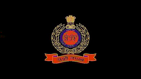 रेलवे सुरक्षा बल (आरपीएफ) ने गुवाहाटी में चोरी हुए रेलवे ट्रैक के पुर्जों के साथ दो लोगों को पकड़ा