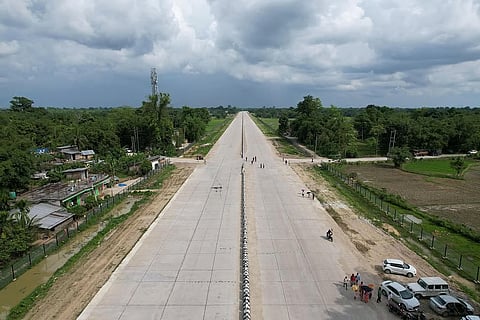 प्रधानमंत्री मोदी पहुंचे मोरान ईएलएफ, मुख्यमंत्री शर्मा ने इंजीनियरों की मेहनत को सराहा