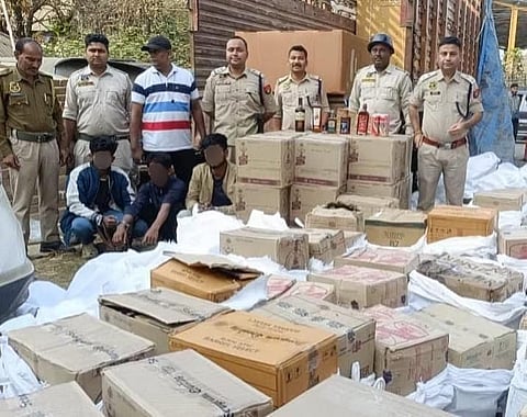 असम पुलिस ने सिलचर में 222 कार्टन अवैध शराब जब्त की, जानकारी हिमंत बिस्वा सरमा ने दी