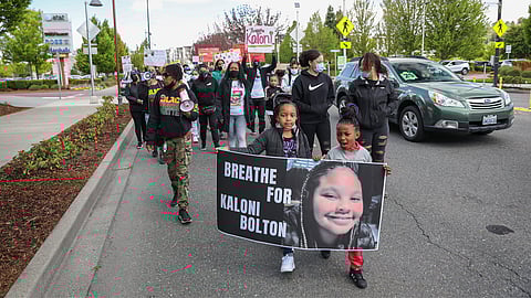 Renton-area nurses march in solidarity on May 8, 2021. (Photo: Alex Garland)