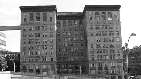 King County Courthouse by Joe Mabel via Wikimedia Commons (under a Creative Commons, CC BY-SA 3.0 license).