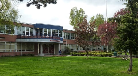 Rainier Beach High School. Photo is attributed to Architectsea (under a Creative Commons, CC BY-SA 3.0 license).