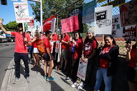 Educators on strike at Franklin High School in September 2022. (Photo: Alex Garland)