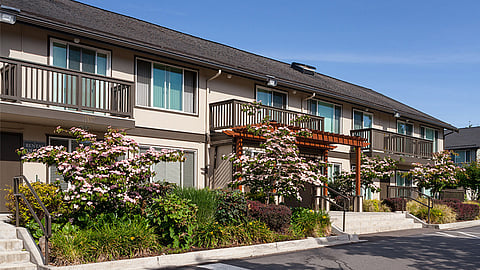 Carriage House Apartments, SeaTac, Washington. (Photo: William Wright Photography)