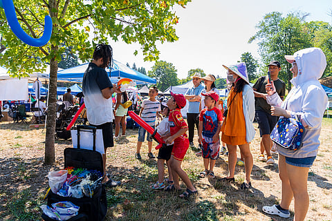 An excited crowd gathers to watch balloon animals being made. (Photo: Ronnie Estoque)