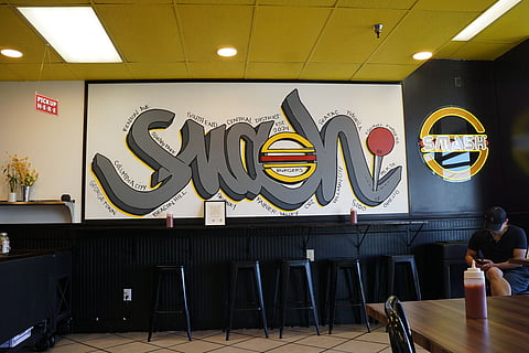 Graffiti-style mural adorns a whole wall inside the Sma5h location in Othello. (Photo: Agueda Pacheco Flores)