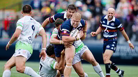 image of rugby players tackling