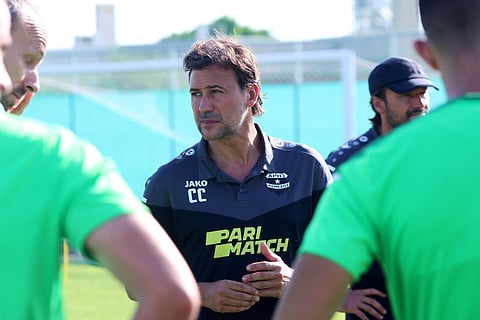 Carles Cuadrat takes charge of a training session