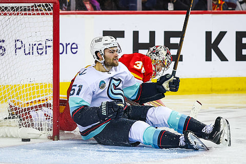 Shane Wright scores against Calgary Flames