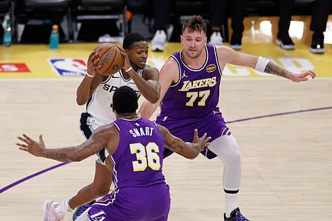 San Antonio Spurs and Los Angeles Lakers players in action