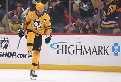 Evgeni Malkin celebrates his goal against New Jersey Devils
