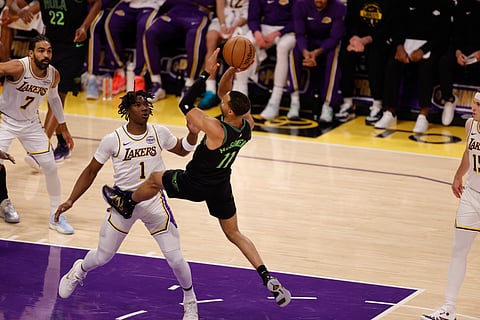 Pelicans thump Wizards