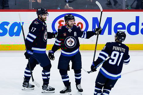 Winnipeg Jets players celebrate goal against New York Islanders