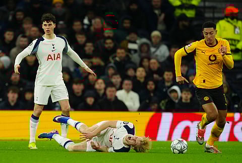 Lucas Bergvall picks up an injury against Borussia Dortmund