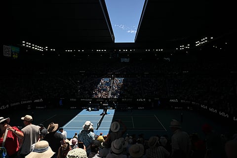 Extreme heat forces roof closure at Rod Laver Arena