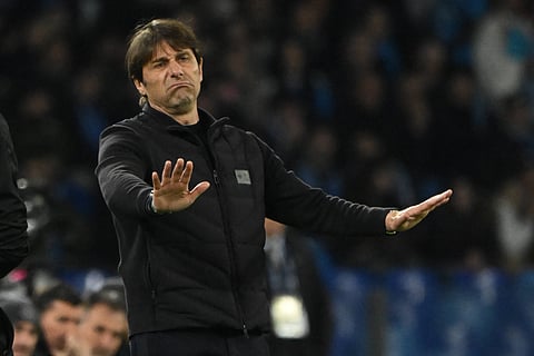 Antonio Conte gestures during a Serie A match
