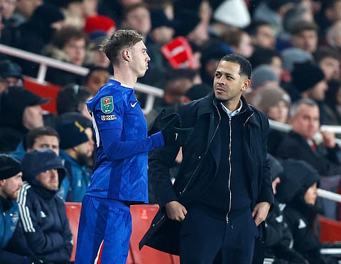 Chelsea manager Liam Rosenior with Cole Palmer